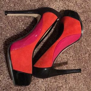 Gianni Bini suede platform 4” heels w/1” platform